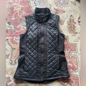Athleta Rock Springs quilted puffer vest sz M